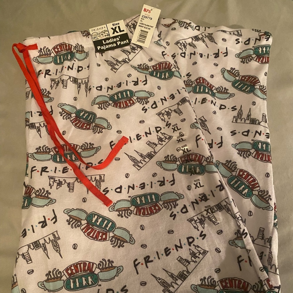 New With Tags Women’s Friends Pajama Pants